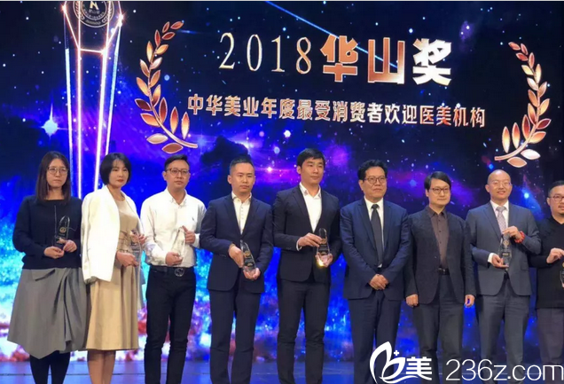 麗格斬獲大獎（左三）