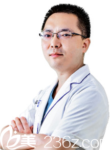 醫(yī)療美容門診部醫(yī)師盧元?jiǎng)? alt=