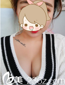 半個月乳溝已經(jīng)很明顯了 半個月乳溝已經(jīng)很明顯了