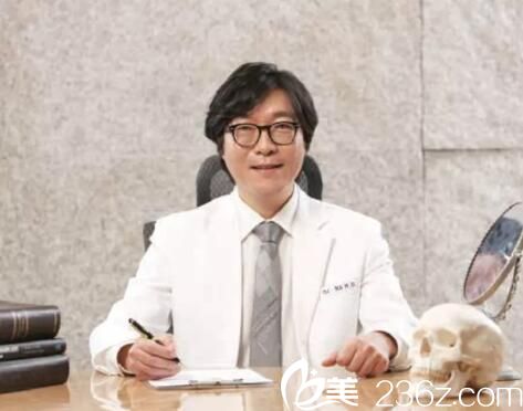 沈陽安娜寶士麗醫(yī)療美容整形醫(yī)院韓國整形外科院長羅鈺周 沈陽安娜寶士麗醫(yī)療美容整形醫(yī)院韓國整形外科院長羅鈺周