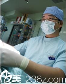 院長(zhǎng)池內(nèi)秀行