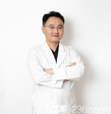 韓國O&YOUNG整形外科李奎昊醫(yī)生