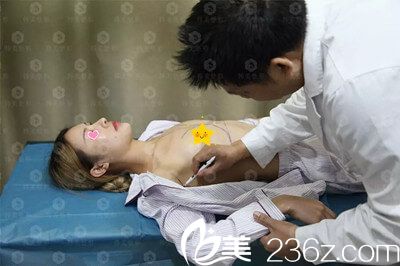 【贛州韓美·私人定制美胸】李院長在為小欣術(shù)前設(shè)計(jì) 【贛州韓美·私人定制美胸】李院長在為小欣術(shù)前設(shè)計(jì)