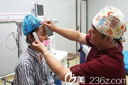 自體脂肪填充全臉+假體墊下巴術(shù)前醫(yī)生劃線設(shè)計(jì) 自體脂肪填充全臉+假體墊下巴術(shù)前醫(yī)生劃線設(shè)計(jì)