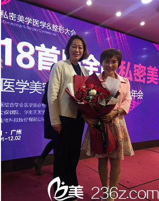 成紅醫(yī)生合影