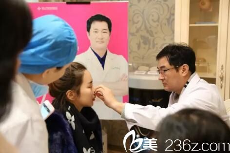 鄭裕錫親自面診中