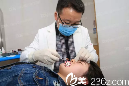 陶俊主任給我注射玻尿酸溶解酶 陶俊主任給我注射玻尿酸溶解酶