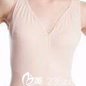 假體隆胸術(shù)前照 假體隆胸術(shù)前照