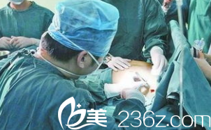 我在運(yùn)城華美做自體脂肪隆胸手術(shù)中 我在運(yùn)城華美做自體脂肪隆胸手術(shù)中
