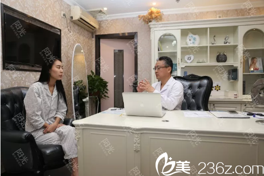 和<!--<i data=20240703-sp></i>-->李映雨院長面診隆胸 和<!--<i data=20240703-sp></i>-->李映雨院長面診隆胸