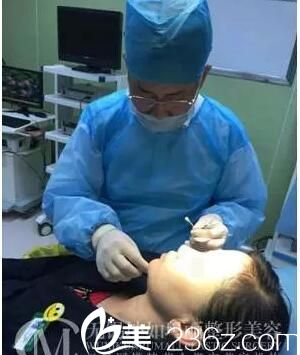 注射豐下巴術(shù)前消毒 注射豐下巴術(shù)前消毒