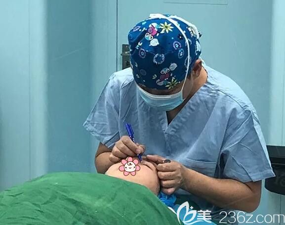 南京藝星的汪樹杰主任修復雙眼皮失敗中