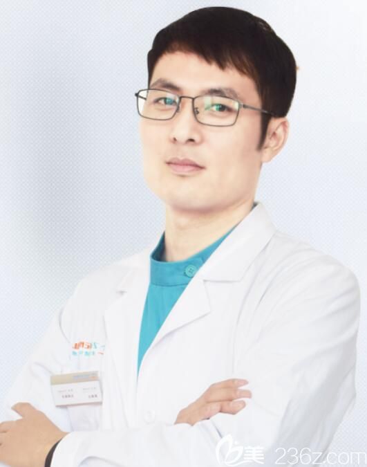 北京中諾口腔醫(yī)院正畸科主任陳美占醫(yī)生