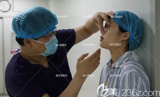 江蘇施爾美院長面診中