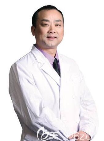 武漢葉子整形醫(yī)生樊輝華