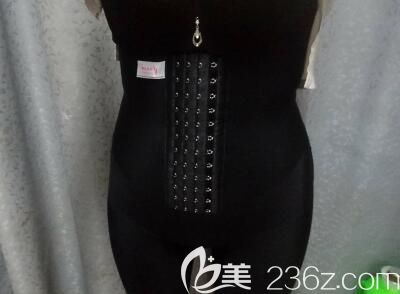 在桂林美麗焦點(diǎn)整形做360腰腹部環(huán)形吸脂一個(gè)月后跟水桶腰說拜拜