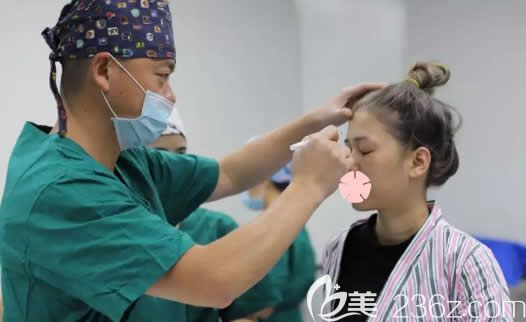 桂林美麗焦點醫(yī)生給我做術(shù)前設(shè)計 桂林美麗焦點醫(yī)生給我做術(shù)前設(shè)計