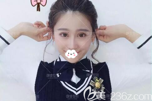 我是在整形美容醫(yī)院找房志強做的半肋軟骨隆鼻修復(fù)手術(shù)，跟以前的鼻子說再見