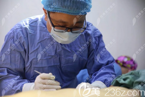 <!--<i data=20240703-sp></i>-->美容醫(yī)院李烈手術(shù)中 <!--<i data=20240703-sp></i>-->美容醫(yī)院李烈手術(shù)中