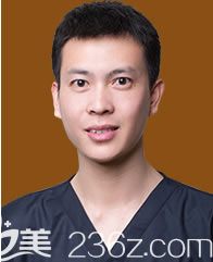 福州維樂口腔醫(yī)院全科修復(fù)醫(yī)生林錦