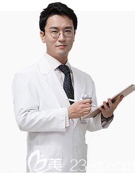 鄭延宇 韓國濟州島slow整形外科代表院長 鄭延宇 韓國濟州島slow整形外科代表院長