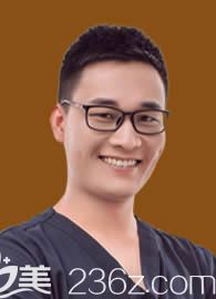 泉州維樂口腔口內(nèi)綜合科董龍福 泉州維樂口腔口內(nèi)綜合科董龍福