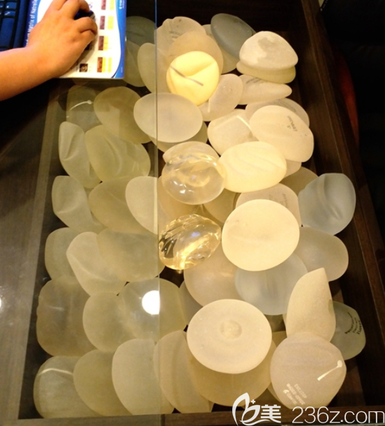 隆胸假體 隆胸假體