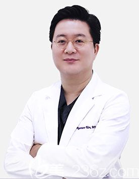 金賢秀 韓國(guó)GRIDA整形外科代表院長(zhǎng) 金賢秀 韓國(guó)GRIDA整形外科代表院長(zhǎng)