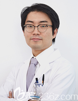 韓國蠟筆Crapas整形外科李赫宰院長