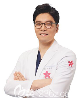韓國First整形外科醫(yī)院院長李尚俊 韓國First整形外科醫(yī)院院長李尚俊