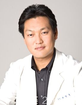 劉貞勛 韓國瑪麗蓮J整形外科代表院長 劉貞勛 韓國瑪麗蓮J整形外科代表院長