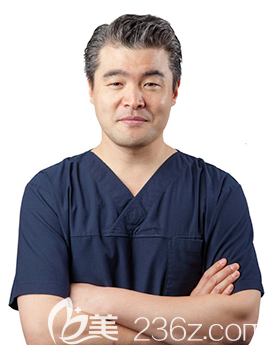 韓國111整形外科醫(yī)院院長金浩彬