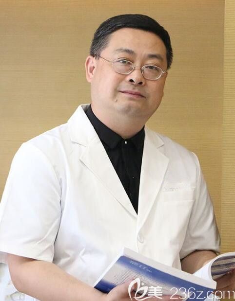 上海臻威口腔門診部聯(lián)合創(chuàng)立人、院長魏東