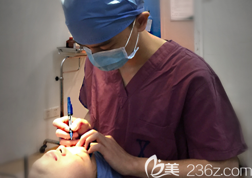 廣州星團(tuán)醫(yī)美趙輝隆鼻手術(shù)過(guò)程圖 廣州星團(tuán)醫(yī)美趙輝隆鼻手術(shù)過(guò)程圖