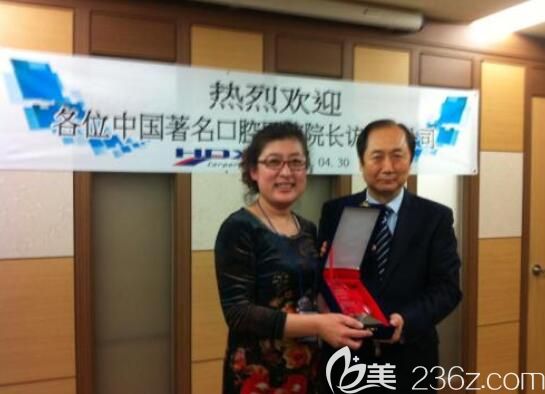 劉院長參觀學(xué)習(xí)照片