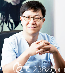 韓國初雪整形外科醫(yī)院鄭元碩院長