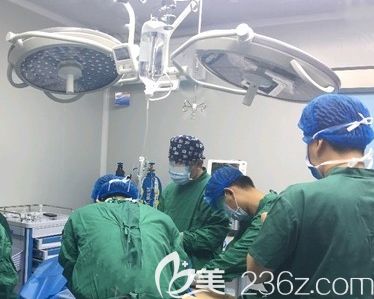 長(zhǎng)春姬安娣脂肪隆胸術(shù)中照 長(zhǎng)春姬安娣脂肪隆胸術(shù)中照