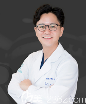 韓國(guó)PR整形醫(yī)院盧京煥院長(zhǎng)