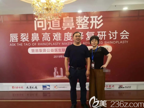 梁潔院長與<!--<i data=20240703-sp></i>-->博士合影