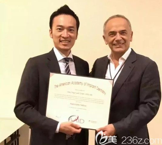 美維口腔陳鼎岳主任與頜竇醫(yī)生合影照 美維口腔陳鼎岳主任與頜竇醫(yī)生合影照