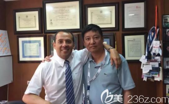 王建文主任榮獲了種植病例大賽首名榮譽 王建文主任榮獲了種植病例大賽首名榮譽