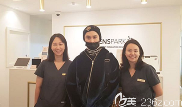 院長與南韓明星同框合影 院長與南韓明星同框合影