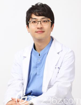 韓國dvora整形醫(yī)院李鎮(zhèn)河院長