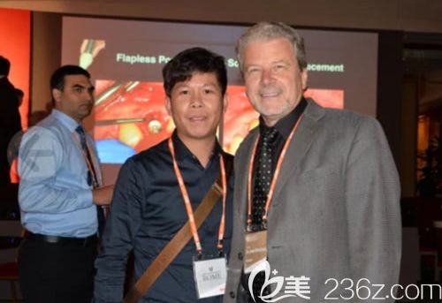 甘恒木院長在峰會現場與John DiPonziano博士合影 甘恒木院長在峰會現場與John DiPonziano博士合影