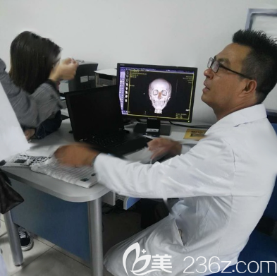 術前找四川成都友誼整形美容醫(yī)院李繼華面診 術前找四川成都友誼整形美容醫(yī)院李繼華面診