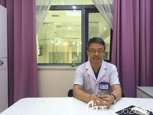 擁有20余年整形經(jīng)驗(yàn)的唐山蘇亞美聯(lián)臣醫(yī)生謝洪彬 擁有20余年整形經(jīng)驗(yàn)的唐山蘇亞美聯(lián)臣醫(yī)生謝洪彬