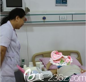 在長(zhǎng)春中妍做胸部修復(fù)術(shù)后當(dāng)天照 在長(zhǎng)春中妍做胸部修復(fù)術(shù)后當(dāng)天照