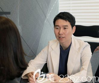 樸埈奎院長輪廓術(shù)前商談