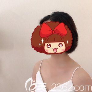 到藝星面診前平胸的自己 到藝星面診前平胸的自己