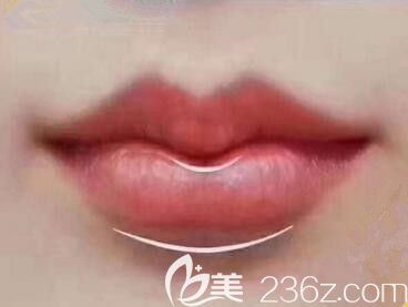 性感的唇部為整體形象加分